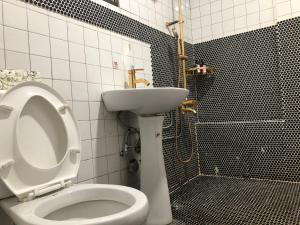 Bagno di 一個好人民宿 青年旅舍衛浴共用的超級小隔間 花蓮縣民宿2410號