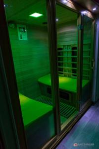 Palanda nebo palandy na pokoji v ubytování Chambre d'hôtes source de la St Baume