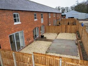 a view of the back yard of a house at Nellies Shed, Wolds Way Holiday Cottages, 3 bed spacious cottage in Cottingham