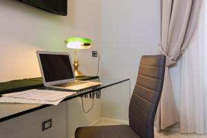 A television and/or entertainment centre at Cavour Suites Guest House