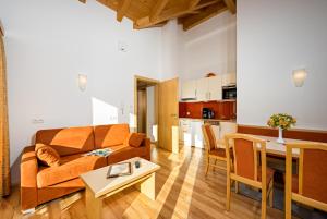 Kuchnia lub aneks kuchenny w obiekcie Aparthotel Alpendiamant Serfaus Wachter GmbH