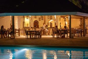 Bazen v nastanitvi oz. blizu nastanitve Bliss Hotel Praslin