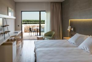Postel nebo postele na pokoji v ubytování Hotel Can Xiquet + 37 fotografií