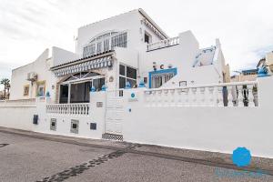 Los AltosにあるLa Casa Carden, Torreviejaの白柵白家