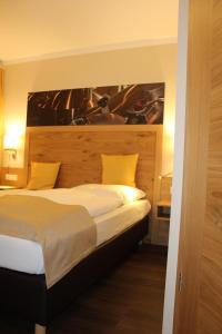 Postel nebo postele na pokoji v ubytování Hotel Brauereigasthof Amberger