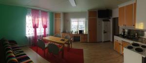 Kuchyň nebo kuchyňský kout v ubytování Sangis Motel Haparandavägen 11