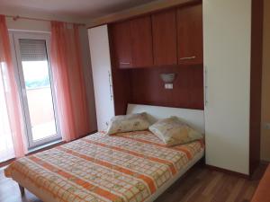 מיטה או מיטות בחדר ב-Apartments Rajka