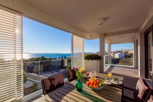 Photo de la galerie de l'établissement Bel Etage Amora Luxury Seaview Apartment with pool, à Split