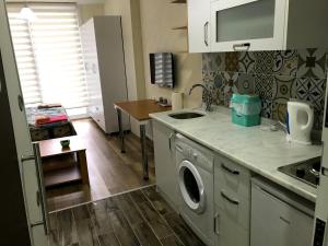 a kitchen with a washing machine on a counter at Ada Residence in Kahramanmaraş