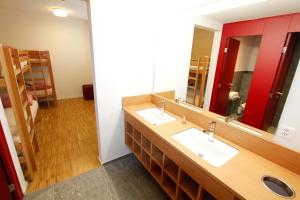 Koupelna v ubytování Hotel Espen + 30 fotografií