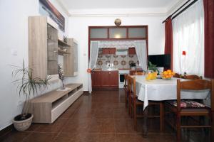 A kitchen or kitchenette at Apartment Andelka