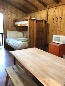 Yosemite RV Resort客房内的一张或多张床位