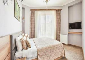 Ένα ή περισσότερα κρεβάτια σε δωμάτιο στο Hotel Pushkin