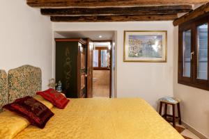 Postel nebo postele na pokoji v ubytování Luxury Venetian Rooms