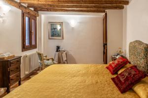 Postel nebo postele na pokoji v ubytování Luxury Venetian Rooms
