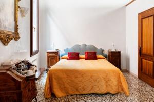 Postel nebo postele na pokoji v ubytování Luxury Venetian Rooms