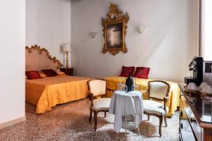 Postel nebo postele na pokoji v ubytování Luxury Venetian Rooms