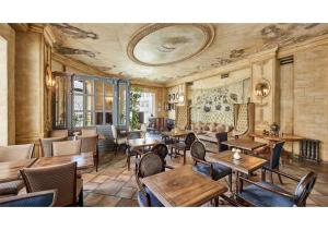 Χώρος καθιστικού στο Hotel Pushkin