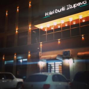 a hotel building with cars parked outside at night at Hotel Buriti Itupeva in Itupeva