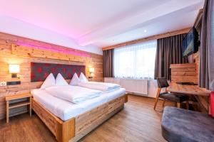 Łóżko lub łóżka w pokoju w obiekcie Hotel Garni Siegmundshof - inclusive Joker Card im Sommer
