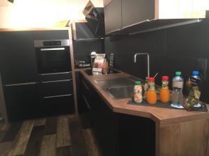 Chalet L'Escapadeにあるキッチンまたは簡易キッチン