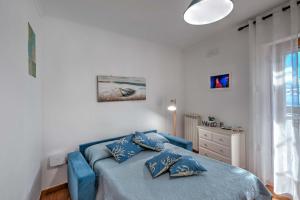 a bedroom with a blue bed with blue pillows at Casa di Flo in Sorrento