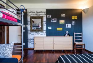 a bedroom with a bunk bed and a dresser at Leiria Fatima Nazaré 3 Bedroom House in Leiria