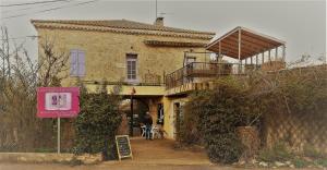 a building with a sign in front of it at Bateau Mariance in Ginestas