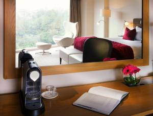 Uma área de estar em The River Lee Hotel a member of The Doyle Collection