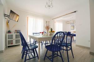 Fotografie z fotogalerie ubytování Holiday house in Meka Draga 36082 v destinaci Anić