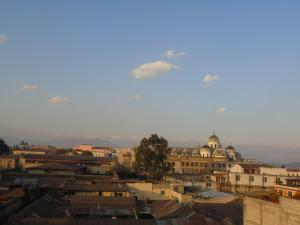 a view of a city with buildings at HOTEL "POSADA LA TERRAZA DEL CENTRO" in Quetzaltenango