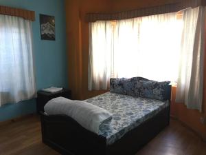 Voodi või voodid majutusasutuse Nepalaya Eco Hostel toas
