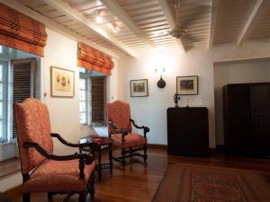 Posezení v ubytování Le Colonial 1506 - Exclusive Luxury Hideaway