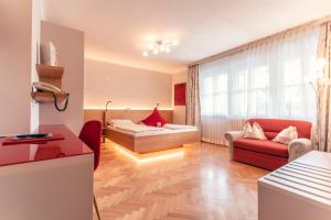 Postel nebo postele na pokoji v ubytování Hotel Rosenvilla + 37 fotografií
