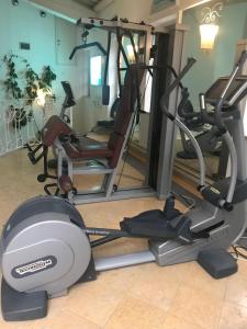 
The fitness center and/or fitness facilities at Byblos Art Hotel Villa Amistà
