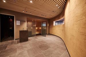 a lobby with a counter in the middle of a building at Hotel Appartement Roggal in Lech am Arlberg