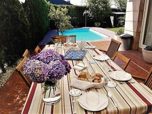 Bazén v ubytovaní Bonita villa pareada con piscina privada alebo v jeho blízkosti