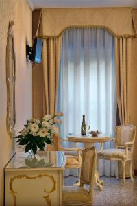 Posezení v ubytování Hotel Al Malcanton + 37 fotografií