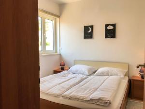 Postel nebo postele na pokoji v ubytování MR. HALL Apartments