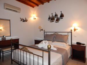 Posteľ alebo postele v izbe v ubytovaní Nisiotiko house in Tinos near the beach