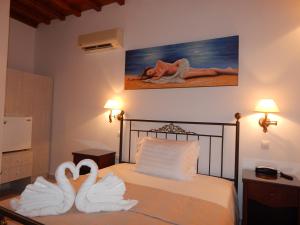 Posteľ alebo postele v izbe v ubytovaní Nisiotiko house in Tinos near the beach