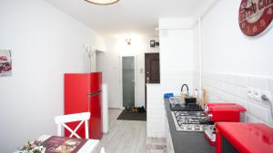a kitchen with red appliances and a red refrigerator at Apartament Elena in Târgu-Mureş