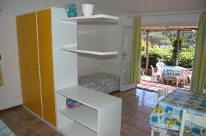 a room with a room with a table and a dining room at Residence Capobianco in Portoferraio
