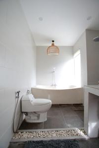 Baðherbergi á Vanilla Suite Jimbaran