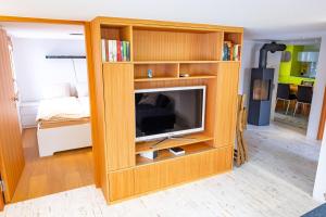 Televízia a/alebo spoločenská miestnosť v ubytovaní Appartement Binna