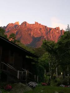 A general mountain view or a mountain view taken from a vendégházakat