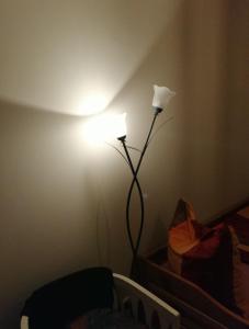 ライプツィヒにあるZimmerの部屋の隅の灯り