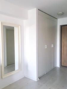 a room with a mirror and a white wall at Airport Residence - Across from Otopeni Airport in Otopeni