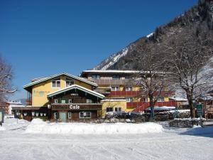 Nespecifikovaný výhled na hory nebo výhled na hory při pohledu z hotelu