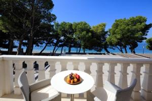 a bowl of fruit on a table on a balcony at Luxury Rooms Villa Jadranka in Makarska